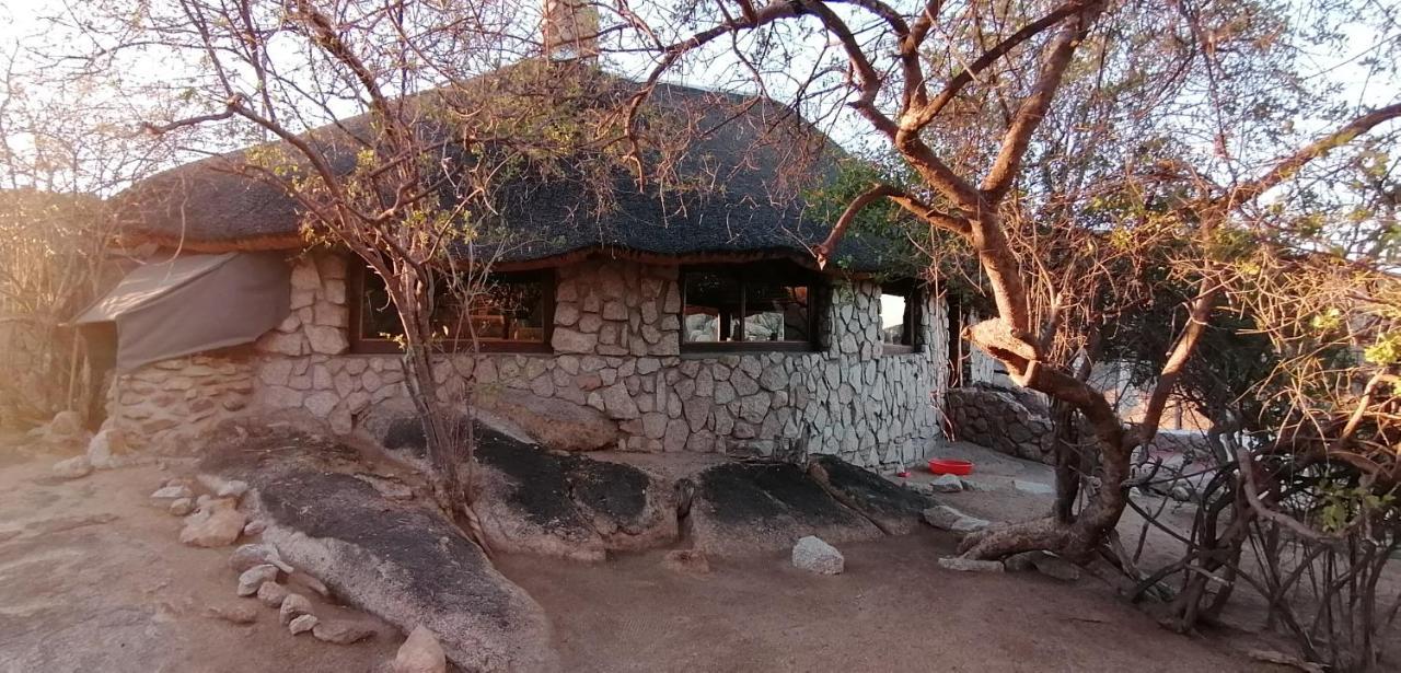 Ondudu Safari Lodge Omaruru Eksteriør billede