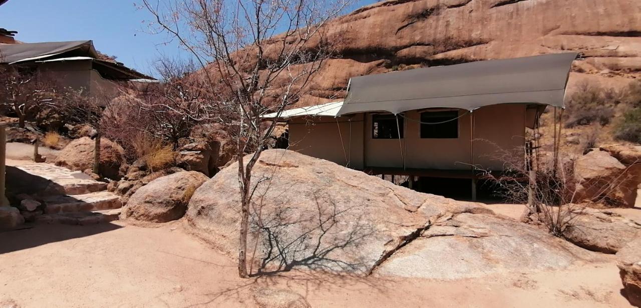 Ondudu Safari Lodge Omaruru Eksteriør billede
