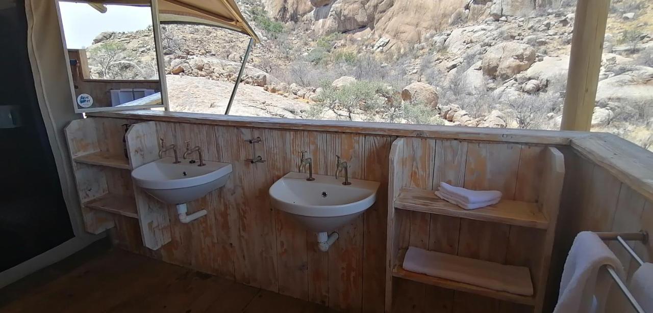 Ondudu Safari Lodge Omaruru Eksteriør billede
